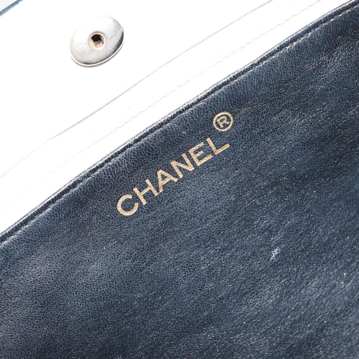 CHANEL Matelasse Chain Shoulder Bag Leather White Gold CC Auth 179186