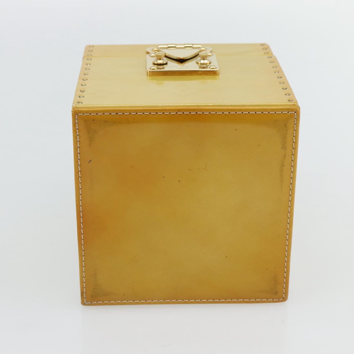 LOUIS VUITTON Monogram Vernis Bleecker Cosmetic Pouch Beige M91002 Auth 180424