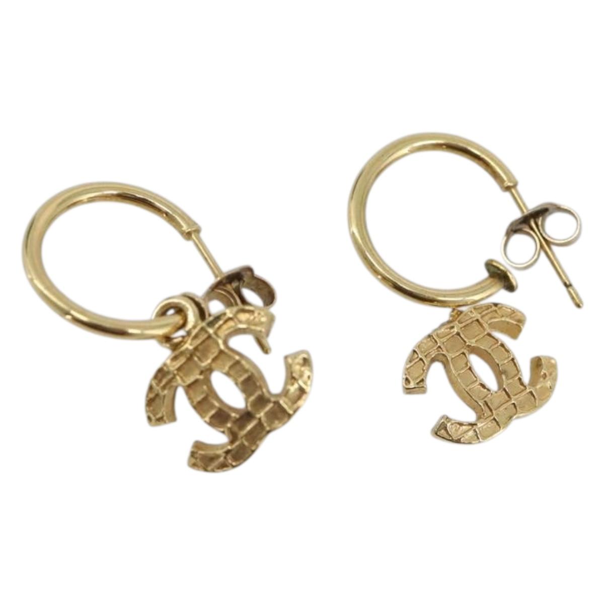 CHANEL Pierce metal Gold Tone CC Auth 180938