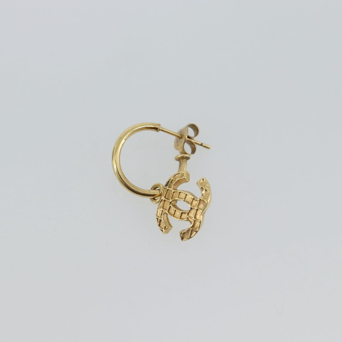 CHANEL Pierce metal Gold Tone CC Auth 180938