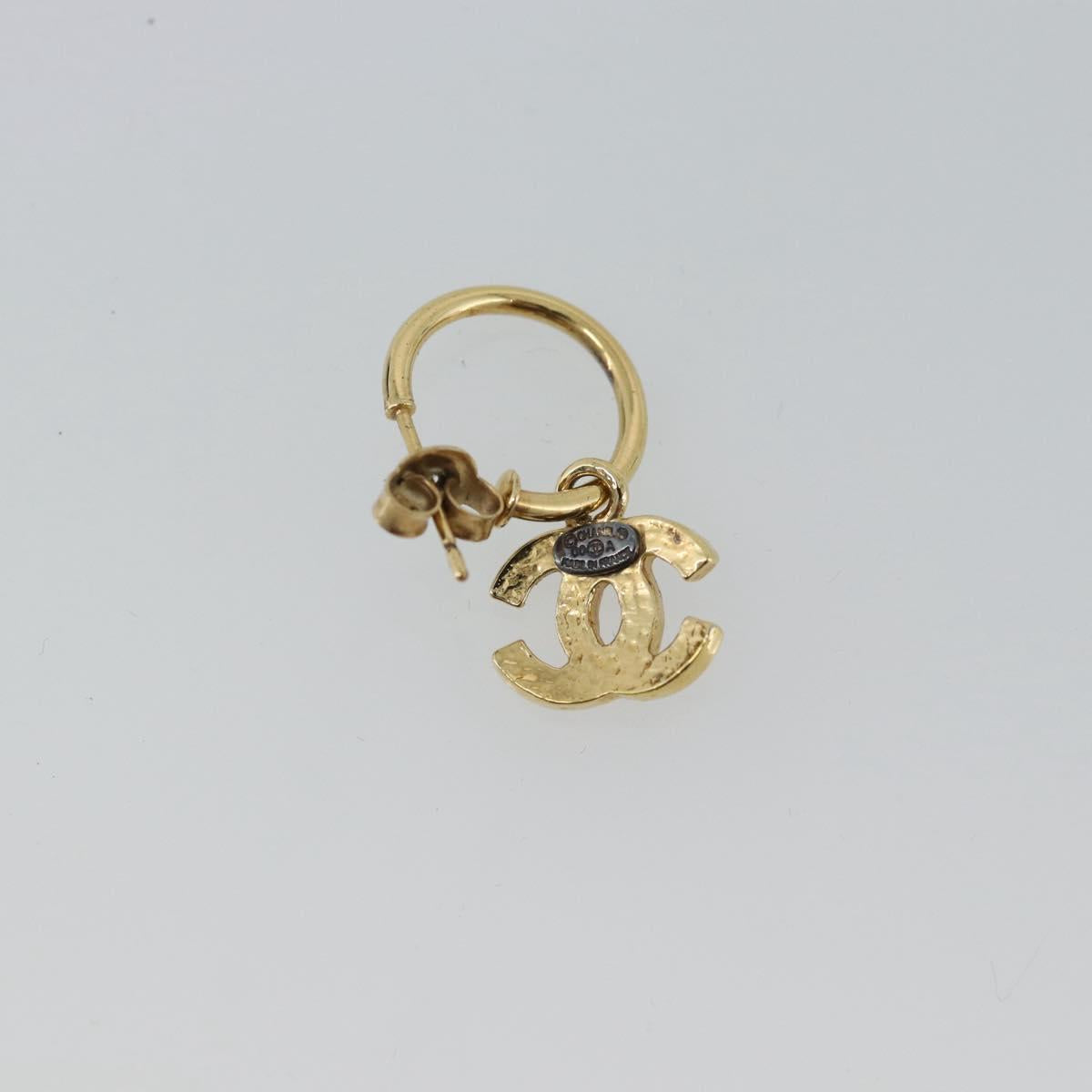 CHANEL Pierce metal Gold Tone CC Auth 180938