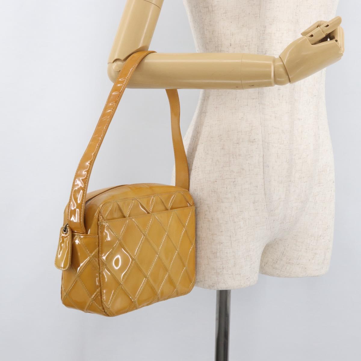 CHANEL Bicolore Shoulder Bag Patent leather Yellow CC Auth 182869A