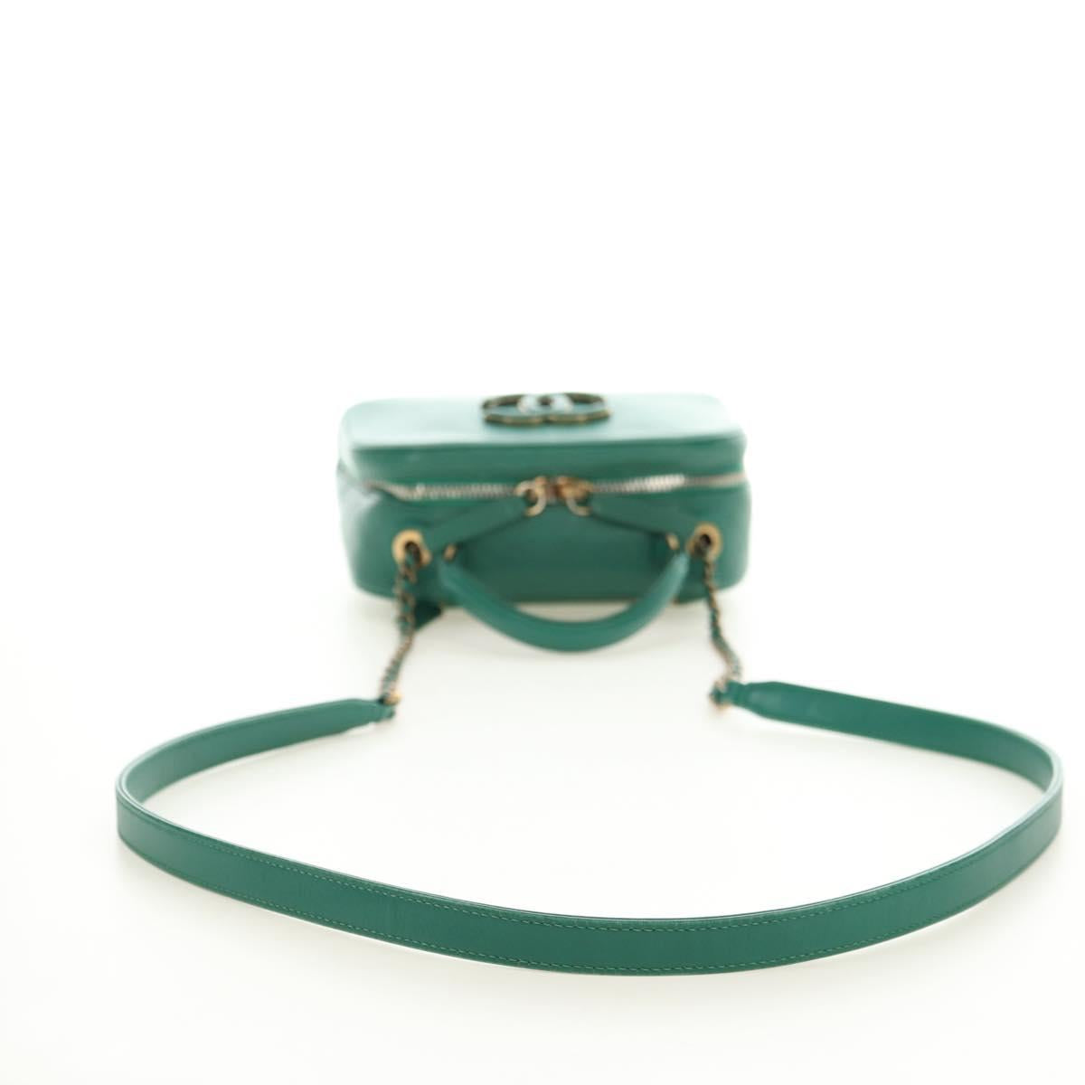 CHANEL Matelasse  Chain Shoulder Bag Calf Skin 2way Green Gold CC Auth 182889V