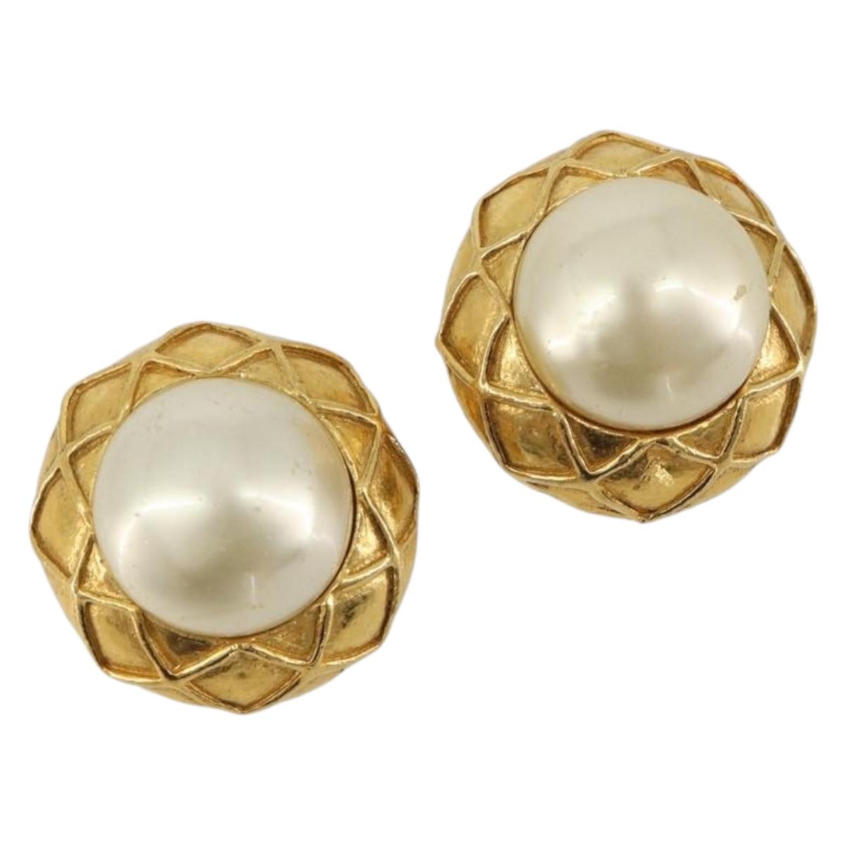 CHANEL Earring metal Gold Tone CC Auth 183501