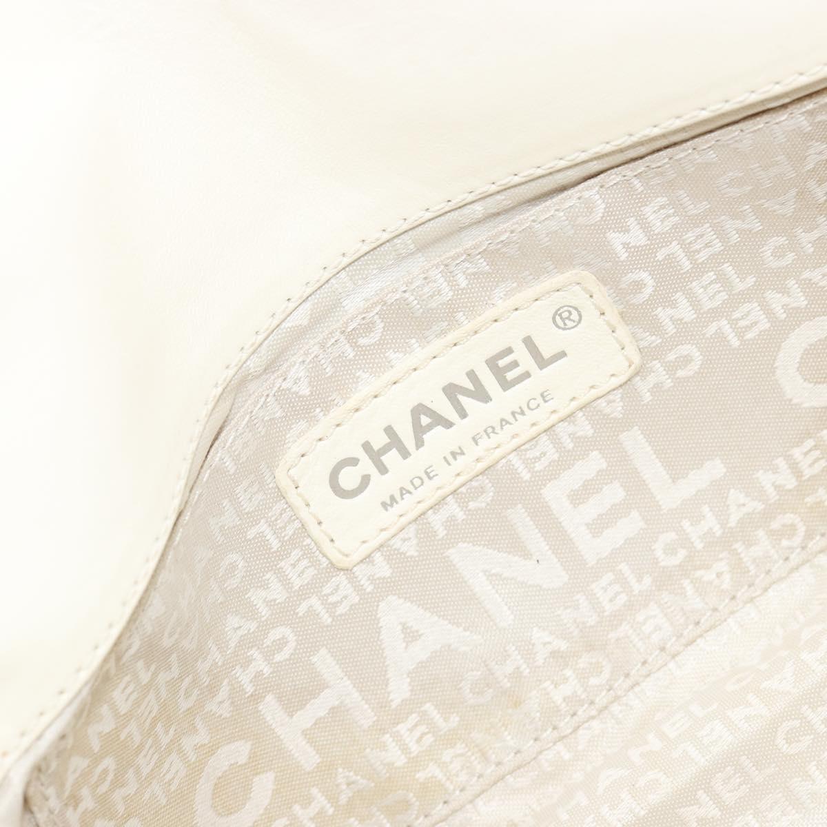 CHANEL Matelasse Chain Shoulder Bag Leather White Silver CC Auth 183793V