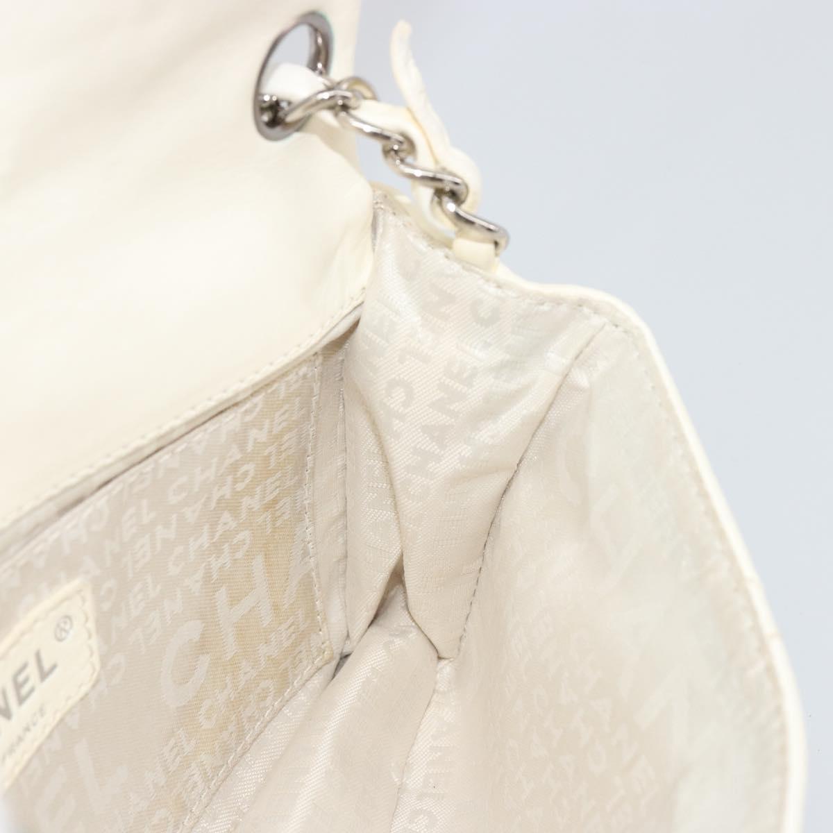 CHANEL Matelasse Chain Shoulder Bag Leather White Silver CC Auth 183793V