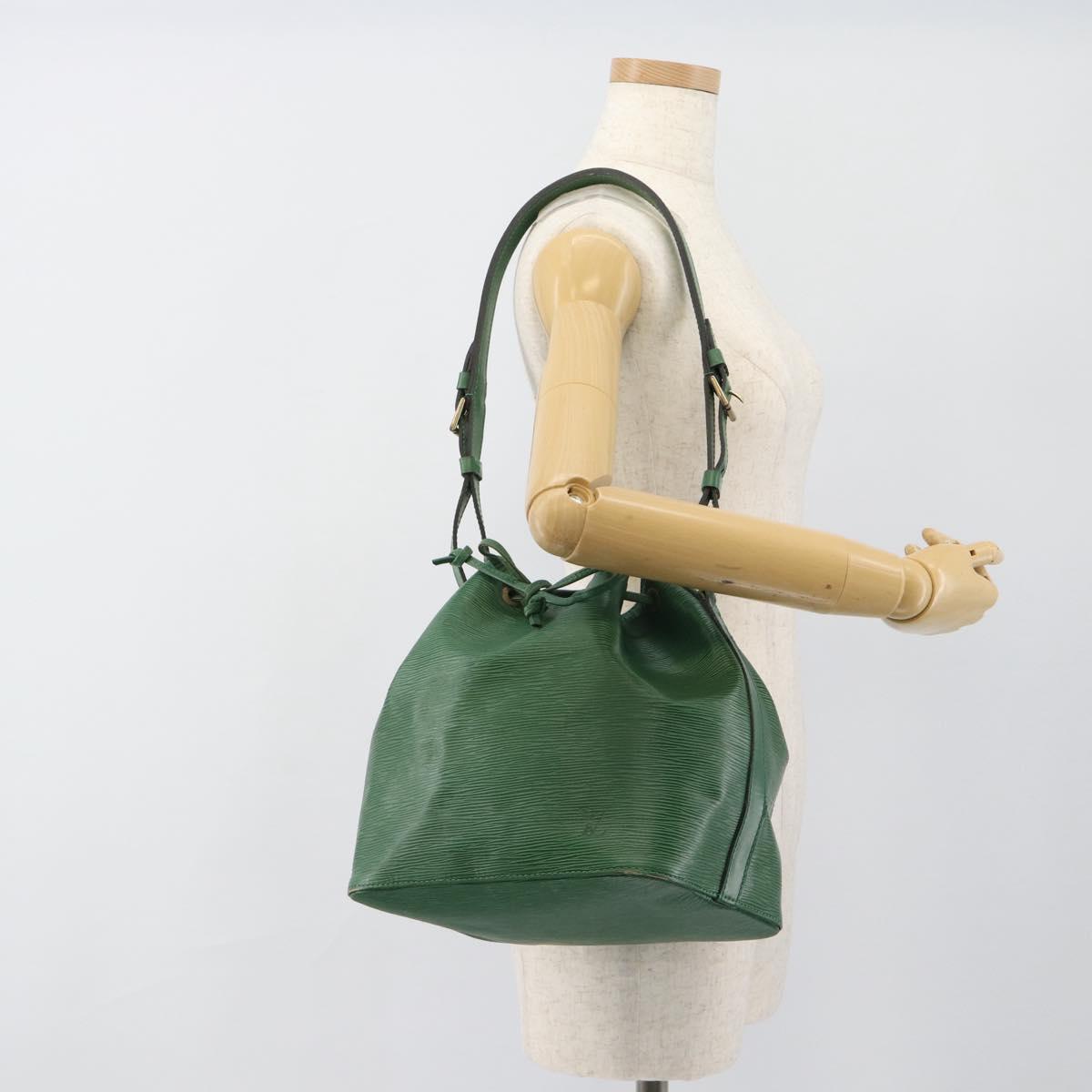 LOUIS VUITTON Epi Petit Noe Shoulder Bag Green M44104 LV Auth 184957A