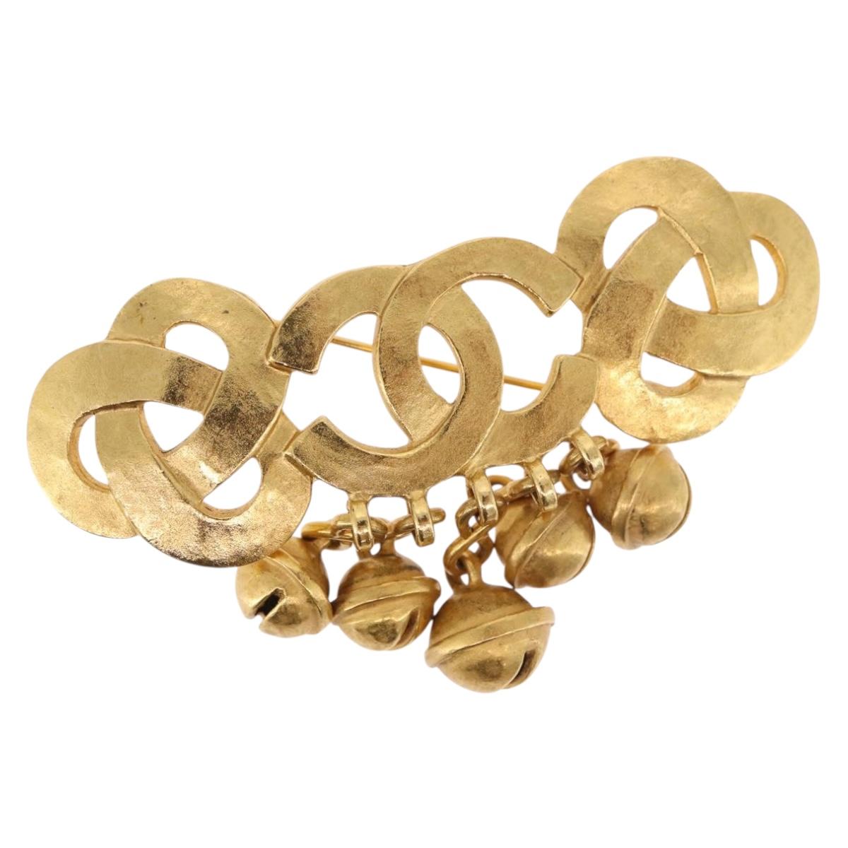 CHANEL Brooch metal Gold CC Auth 185844M