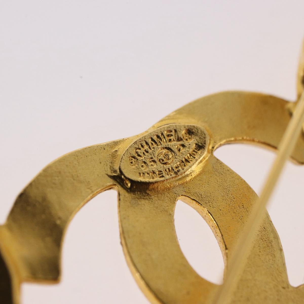 CHANEL Brooch metal Gold CC Auth 185844M