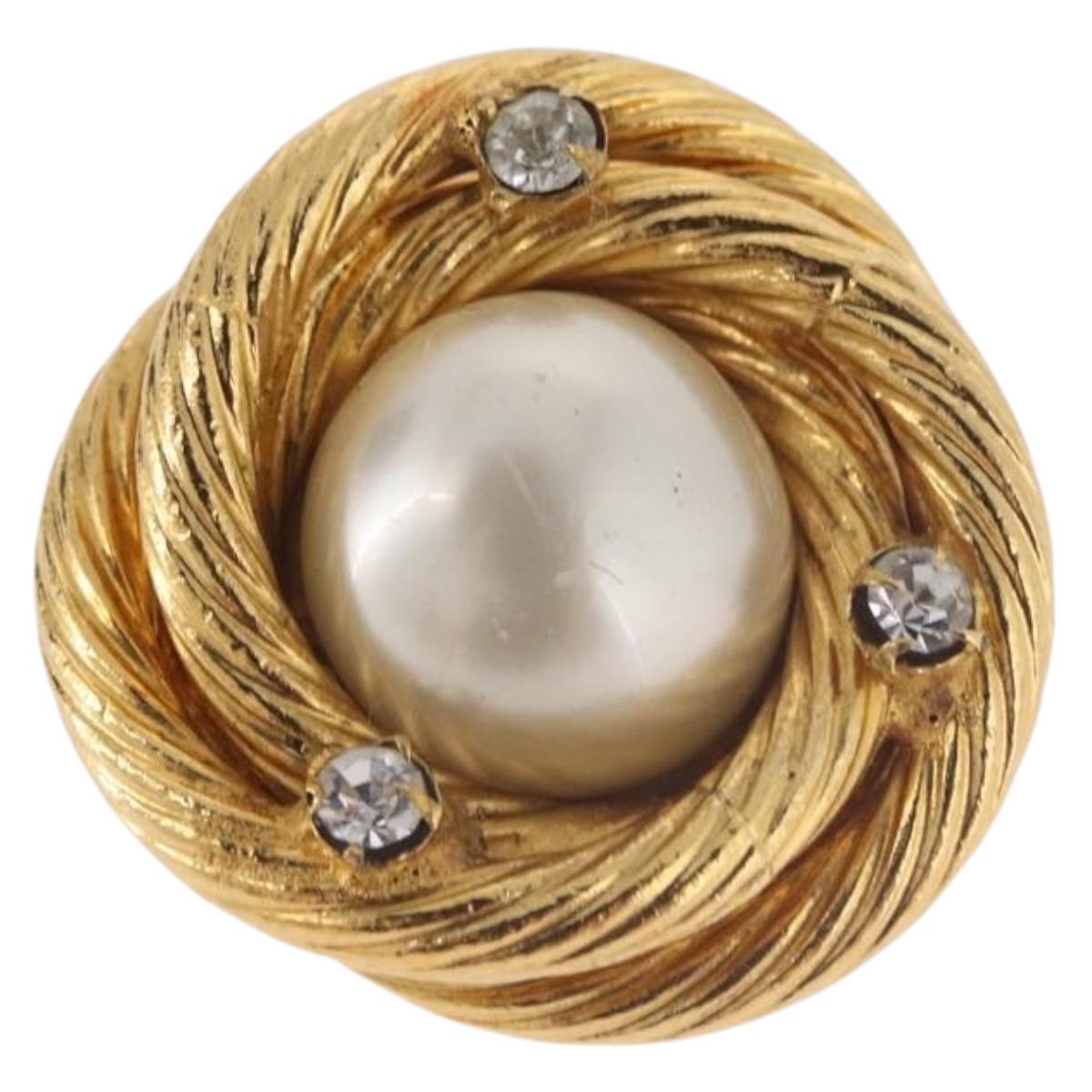 CHANEL Pearl Earring Metal Gold White CC Auth 186929