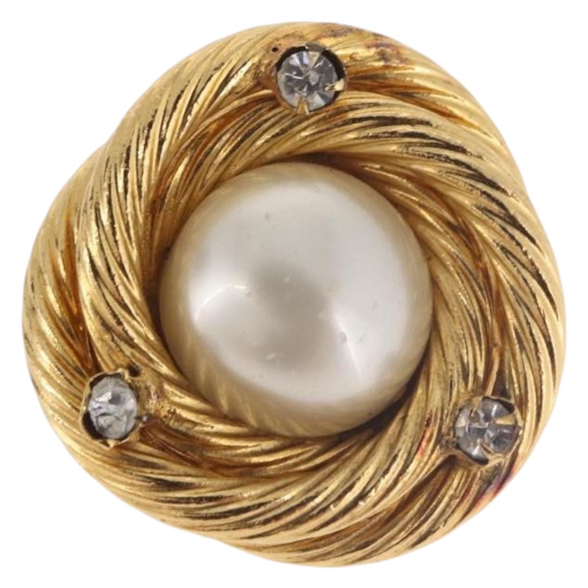 CHANEL Pearl Earring Metal Gold White CC Auth 186929
