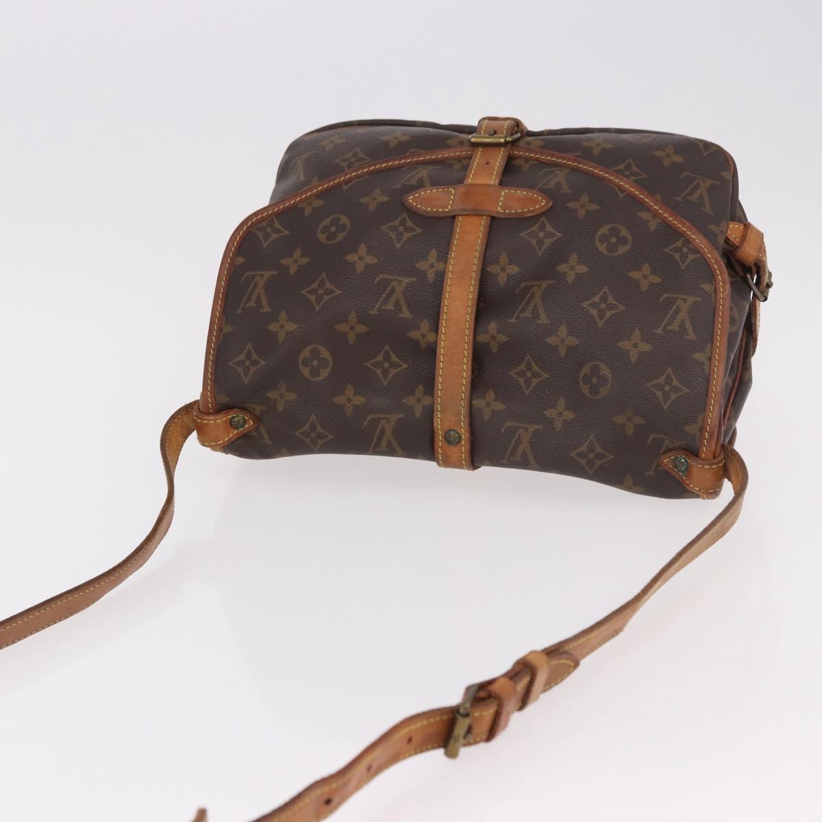 LOUIS VUITTON Monogram Saumur 30 Shoulder Bag M42256 LV Auth 187014