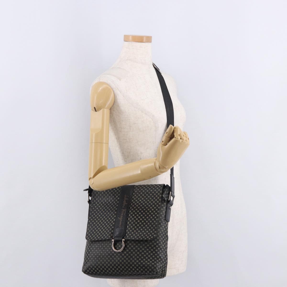 Salvatore Ferragamo Gancini Shoulder Bag Leather Black Silver Auth 188927A