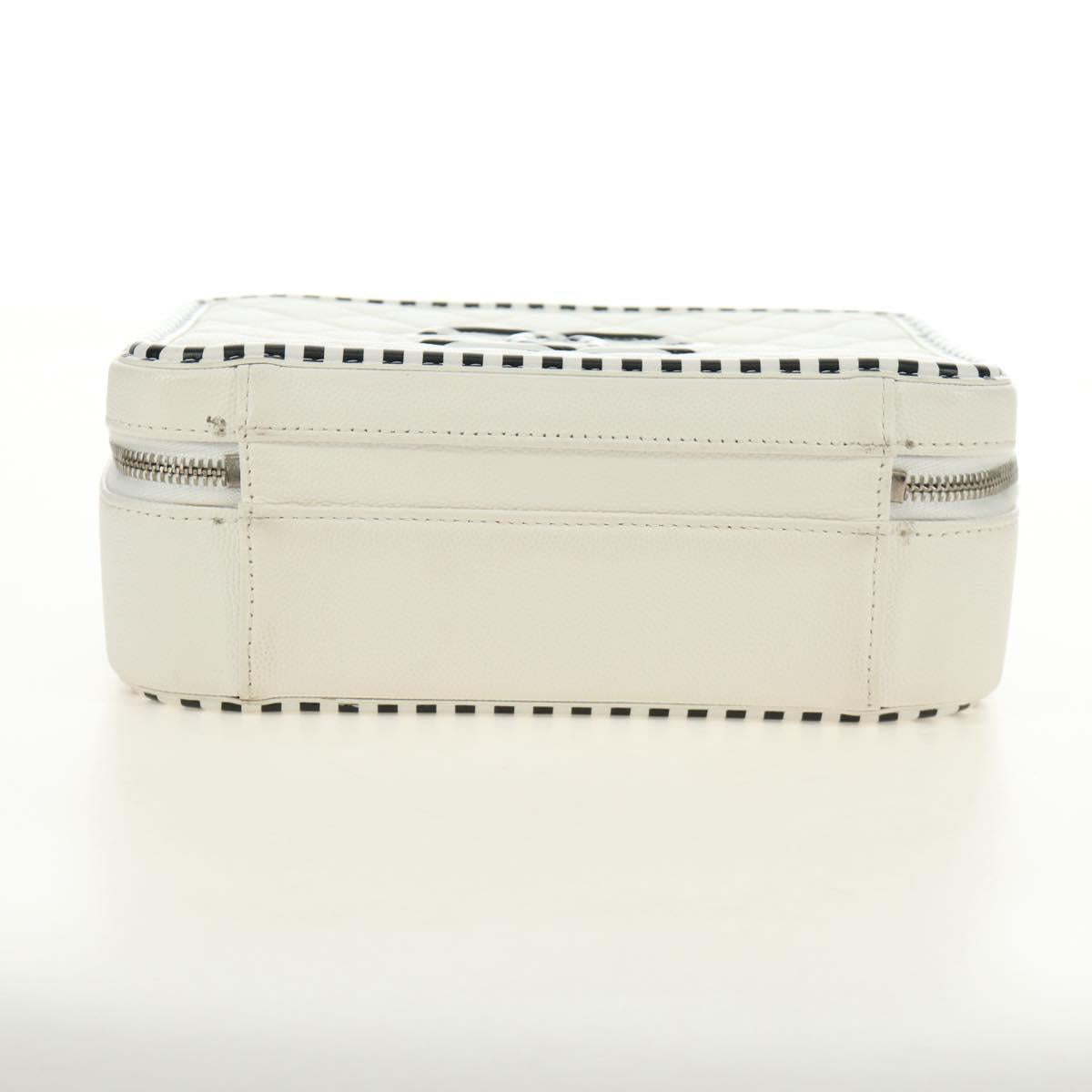 CHANEL CC Figley Matelasse Chain Bag Caviar Skin White Silver CC Auth 189075SM