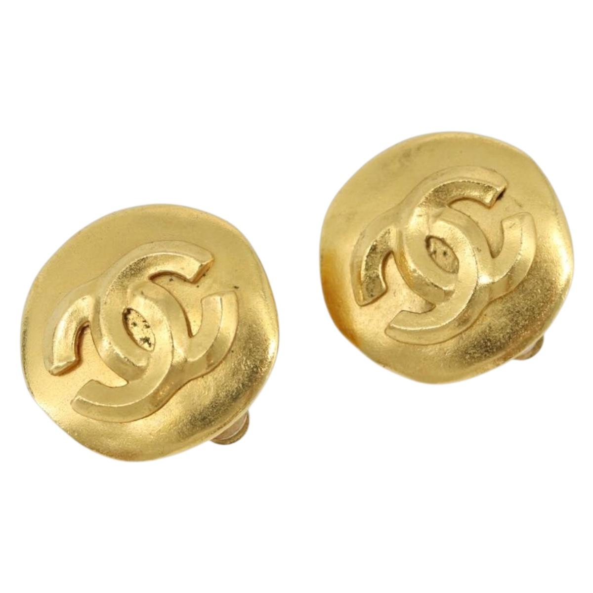 CHANEL Earring Metal Gold Tone CC Auth 189409