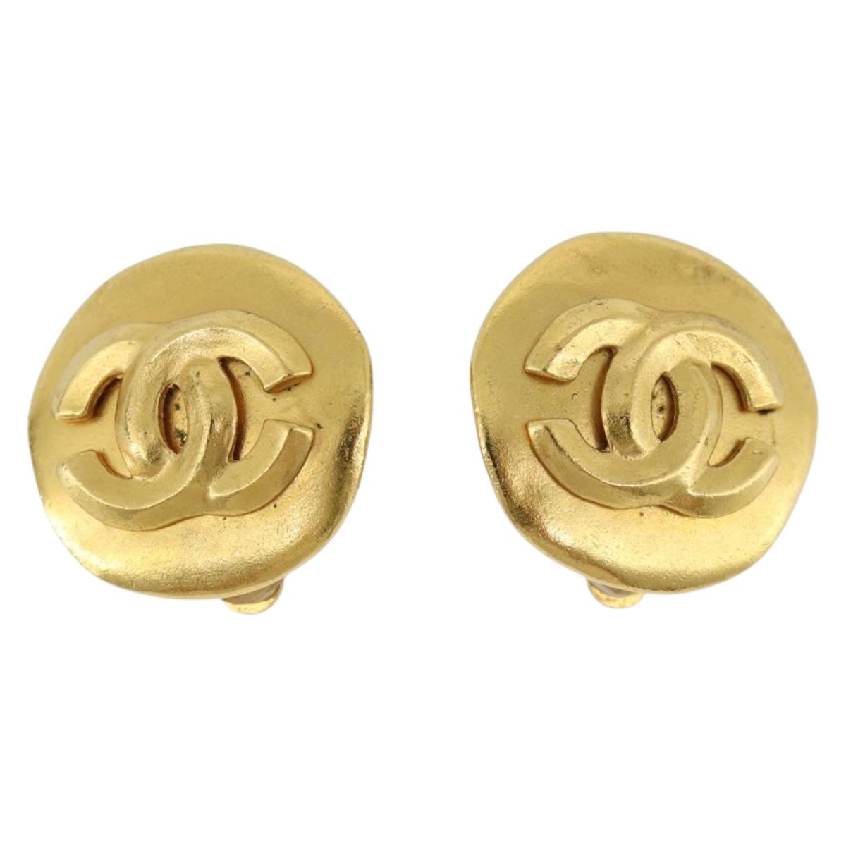 CHANEL Earring Metal Gold Tone CC Auth 189409