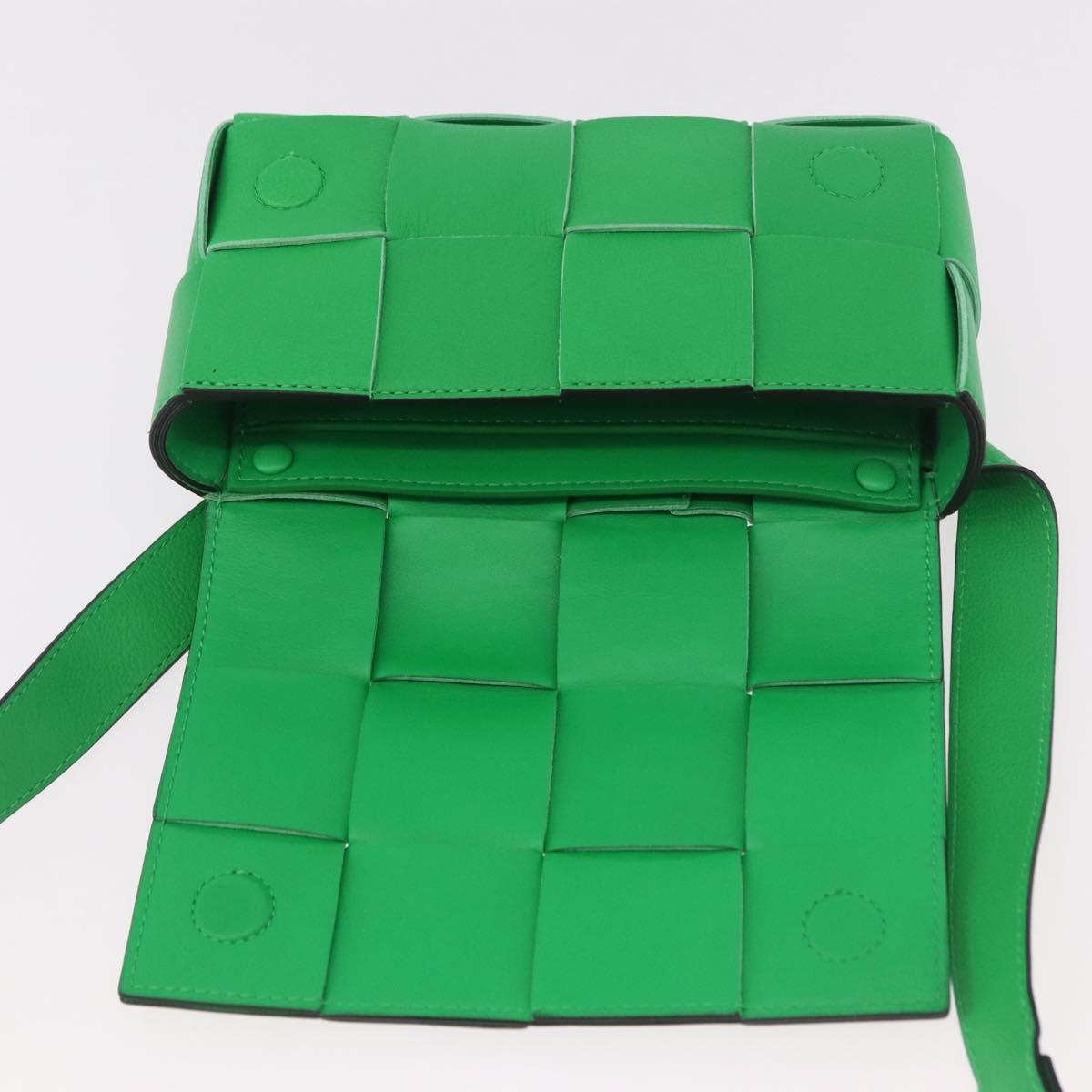 BOTTEGA VENETA MAXI INTRECCIATO Cassette Waist bag Leather Green Auth 189892M