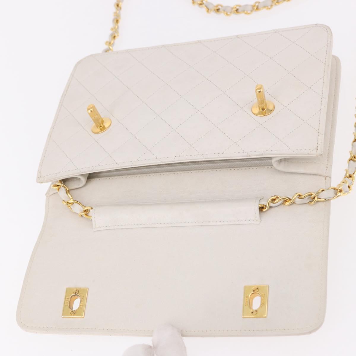 CHANEL Double Turn Lock Matelasse Chain Bag Lamb Skin White CC Auth 190079SAV