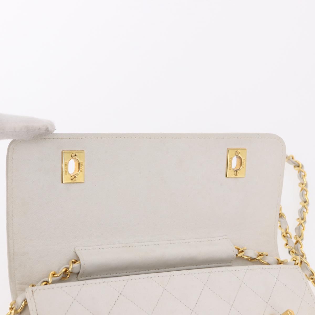 CHANEL Double Turn Lock Matelasse Chain Bag Lamb Skin White CC Auth 190079SAV