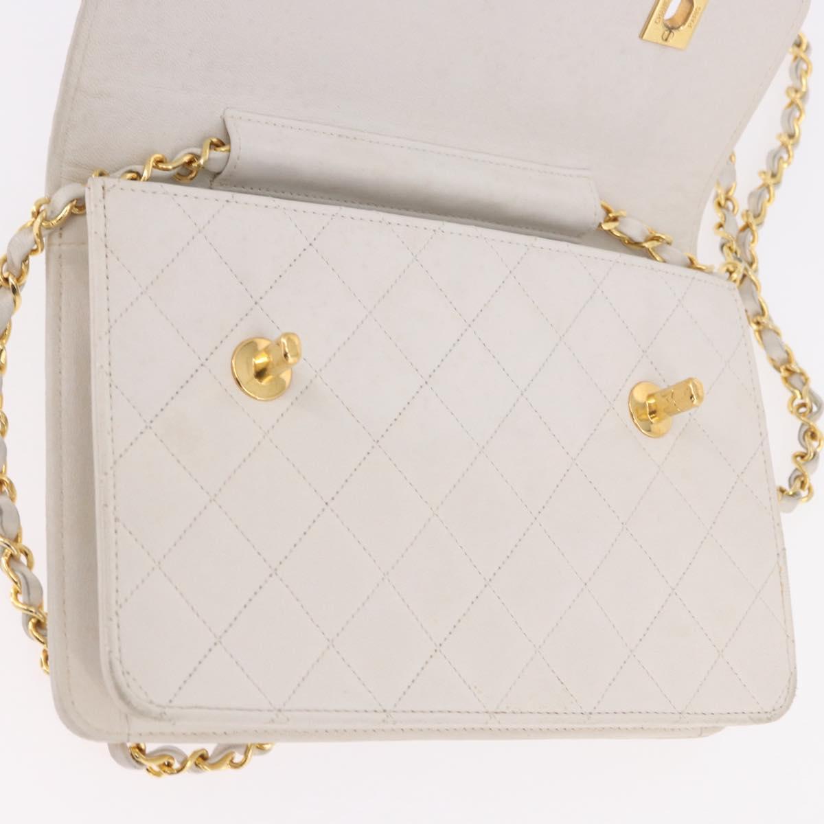 CHANEL Double Turn Lock Matelasse Chain Bag Lamb Skin White CC Auth 190079SAV