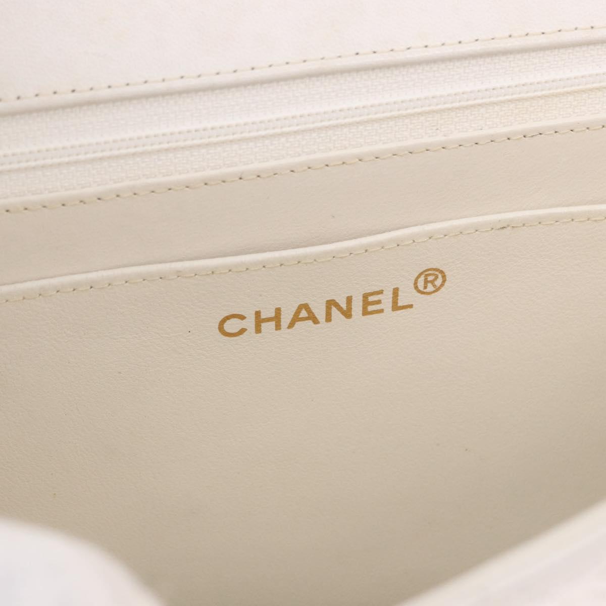 CHANEL Double Turn Lock Matelasse Chain Bag Lamb Skin White CC Auth 190079SAV