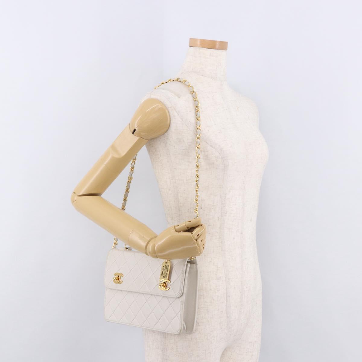 CHANEL Double Turn Lock Matelasse Chain Bag Lamb Skin White CC Auth 190079SAV
