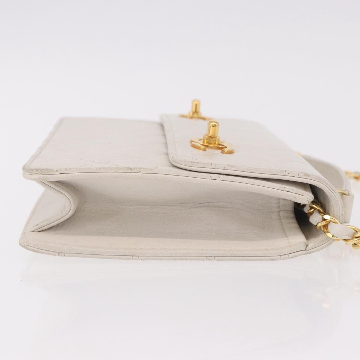 CHANEL Double Turn Lock Matelasse Chain Bag Lamb Skin White CC Auth 190079SAV