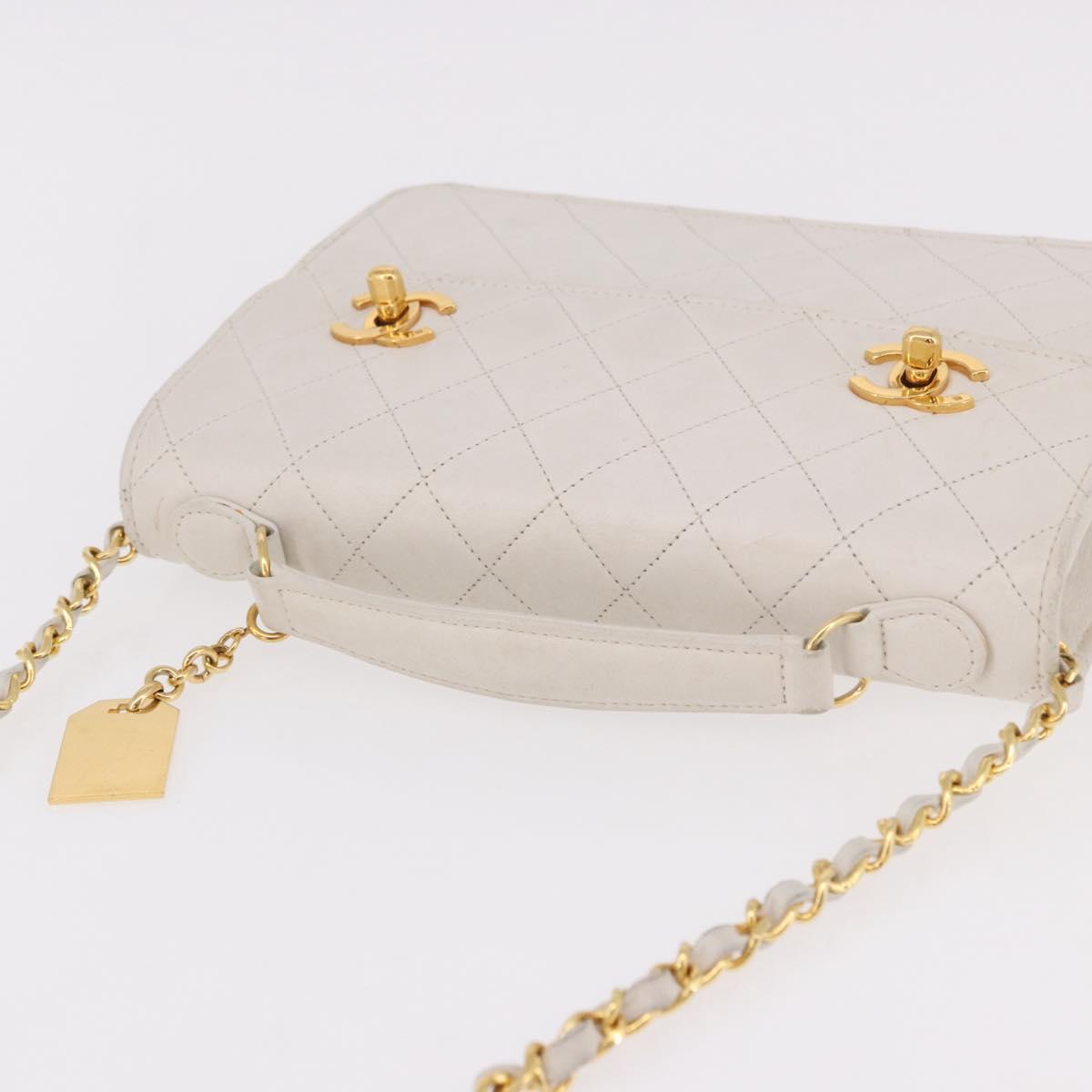 CHANEL Double Turn Lock Matelasse Chain Bag Lamb Skin White CC Auth 190079SAV
