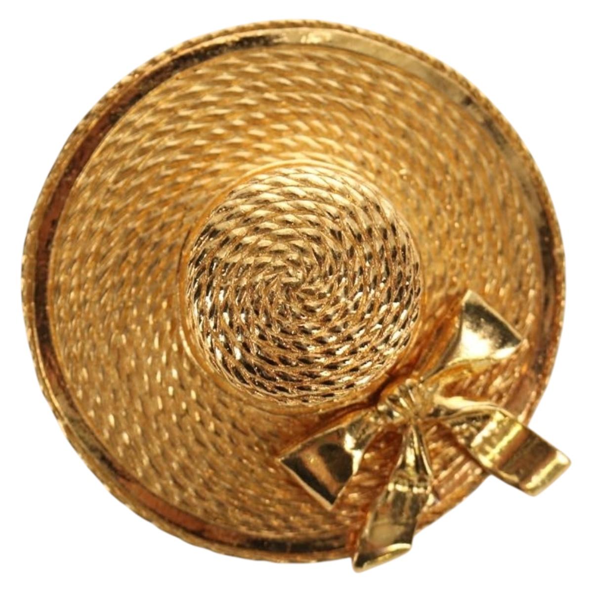 CHANEL Brooch metal Gold CC Auth 190426M