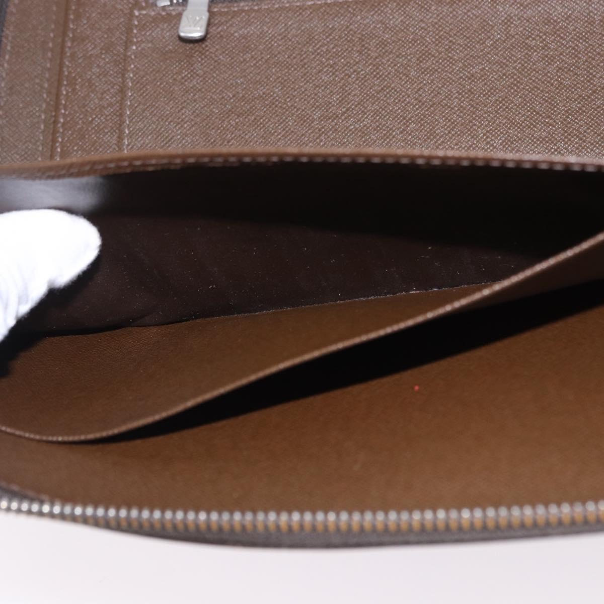 LOUIS VUITTON Taiga Organizer Atoll Travel Case Grizzly M30658 LV Auth 193375A