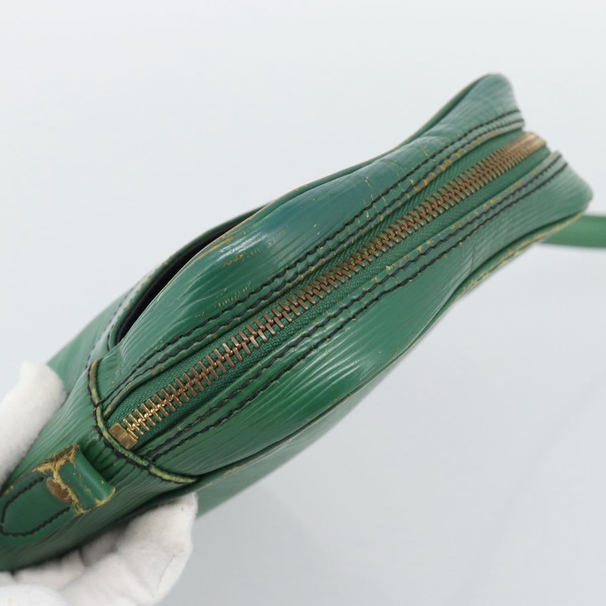 LOUIS VUITTON Epi Danube Shoulder Bag Green M45634 LV Auth 193584