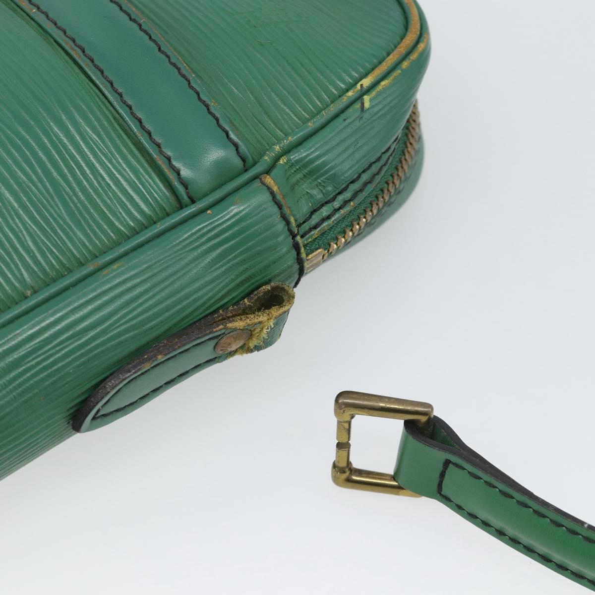 LOUIS VUITTON Epi Danube Shoulder Bag Green M45634 LV Auth 193584