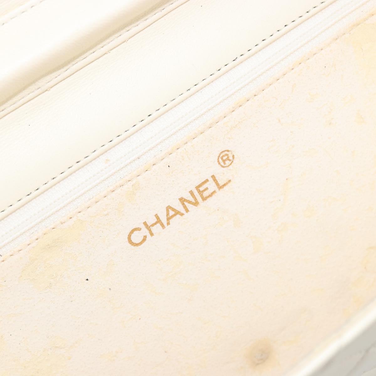 CHANEL Matelasse Chain Chain Shoulder Bag Lamb Skin White Gold CC Auth 194059