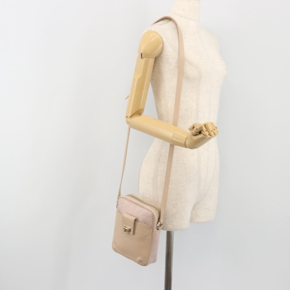 Salvatore Ferragamo Gancini Shoulder Bag Leather Pink Gold Auth 194244A