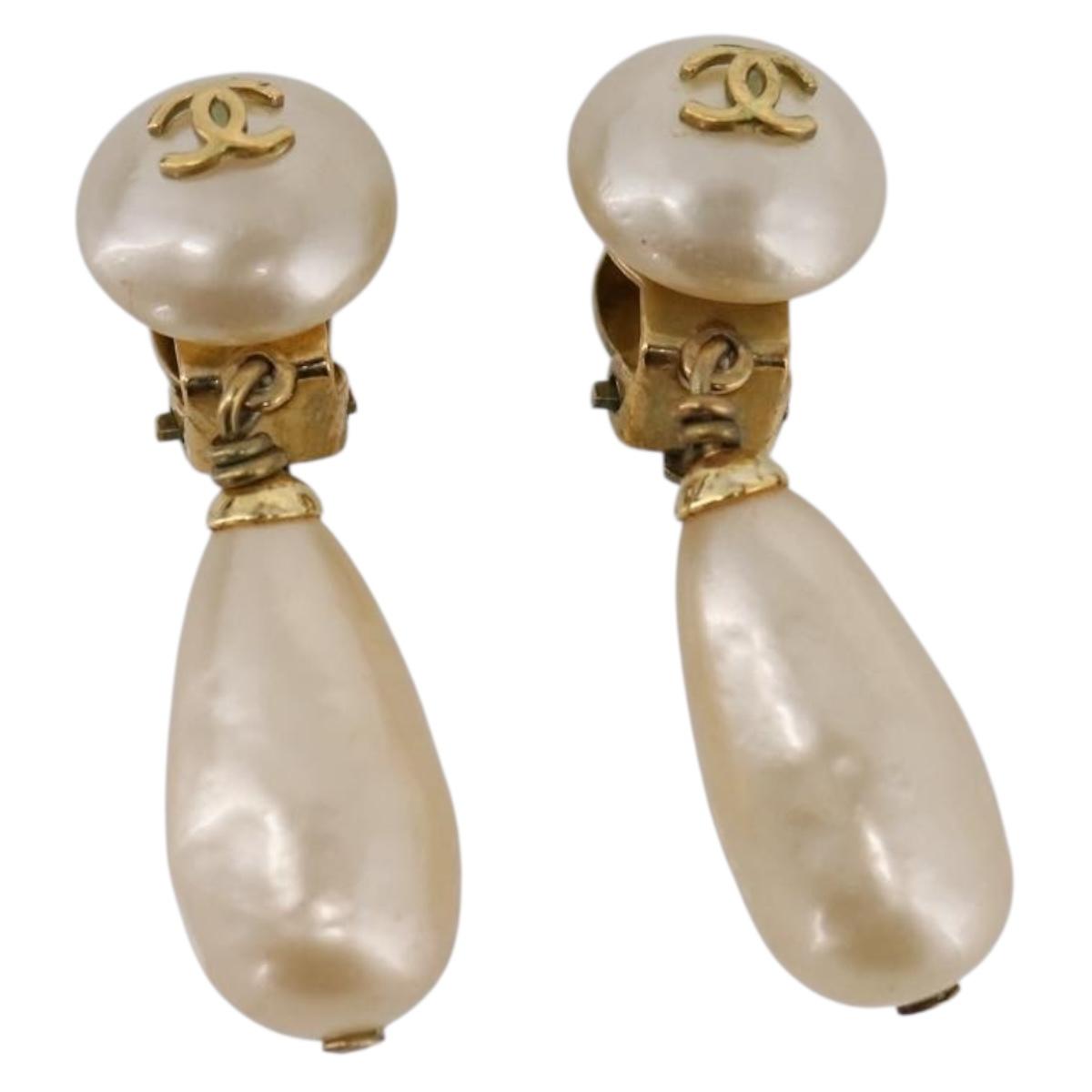 CHANEL Earring metal Gold CC Auth 195937V