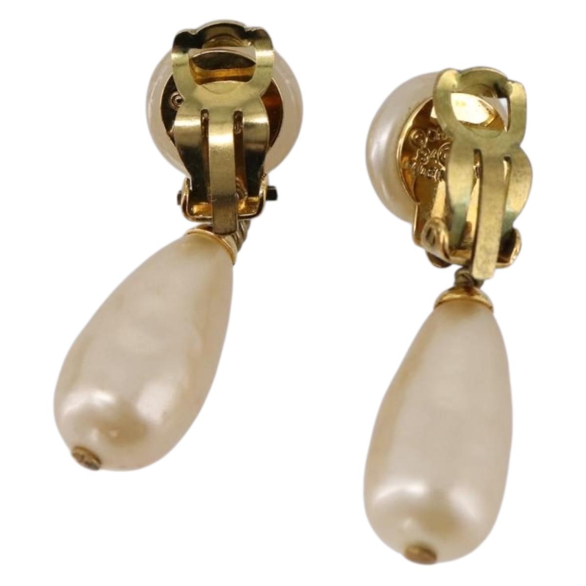 CHANEL Earring metal Gold CC Auth 195937V