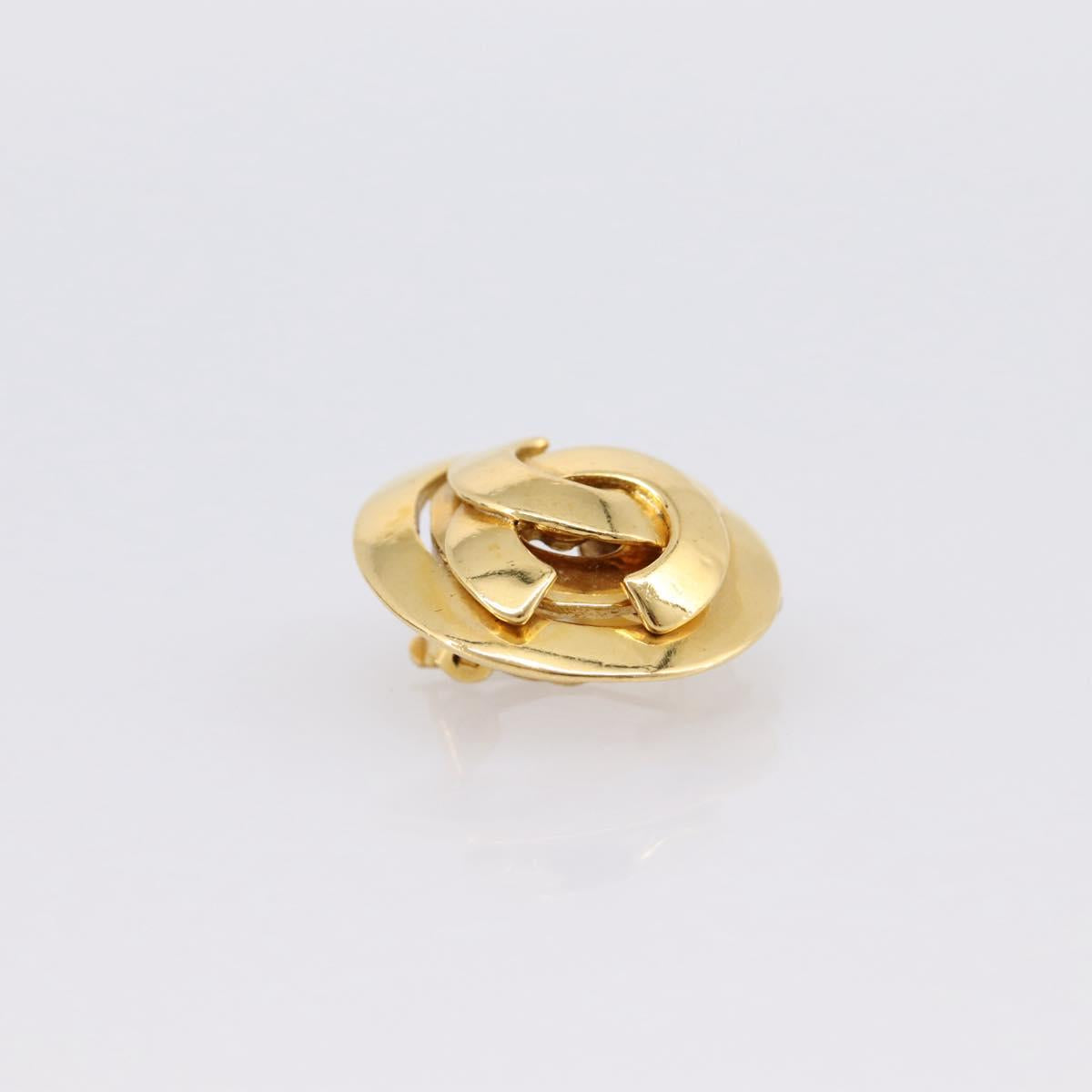 CHANEL Earring metal Gold CC Auth 195950V
