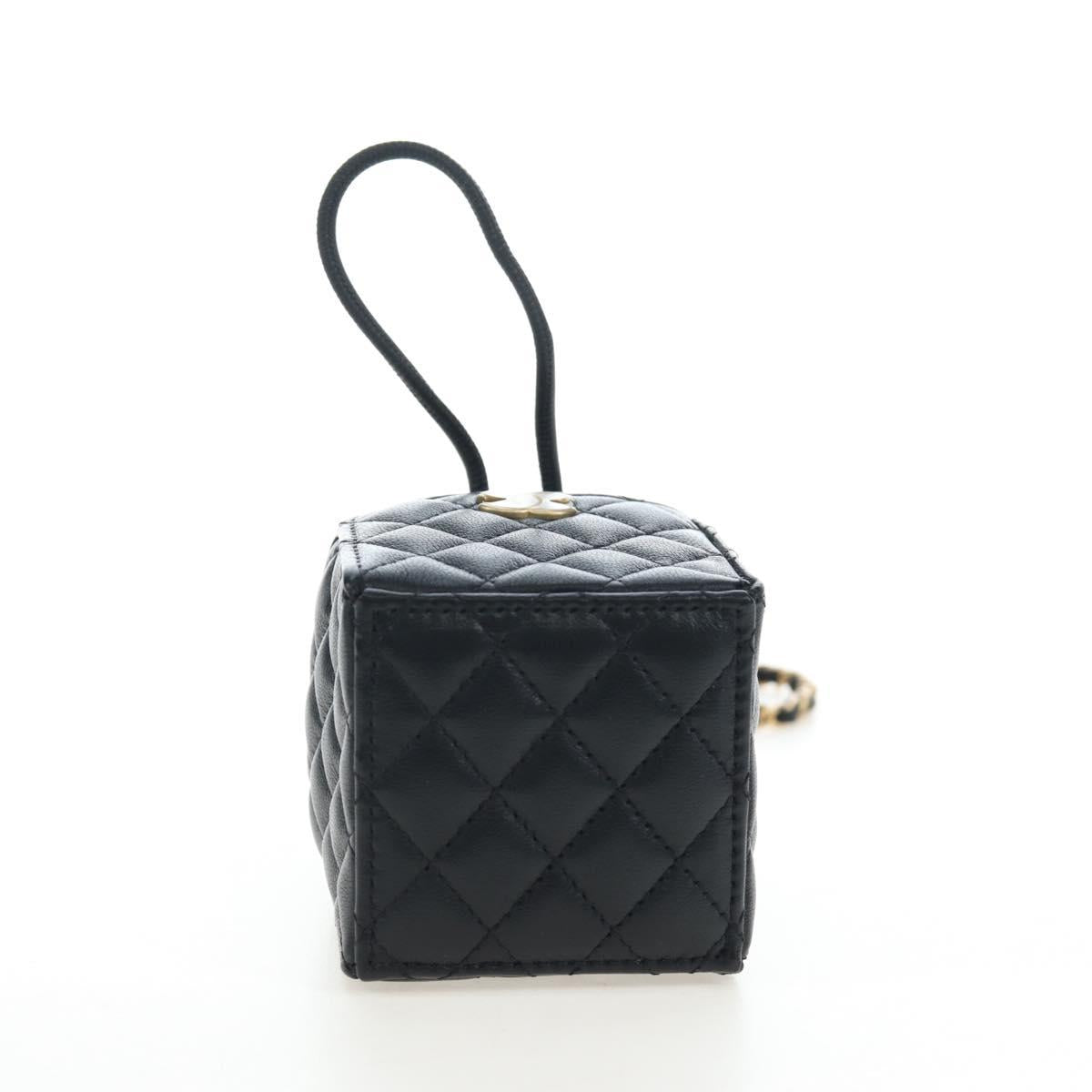 CHANEL Matelasse Chain Shoulder Pouch Lamb Skin Black Gold Tone CC Auth 196221M