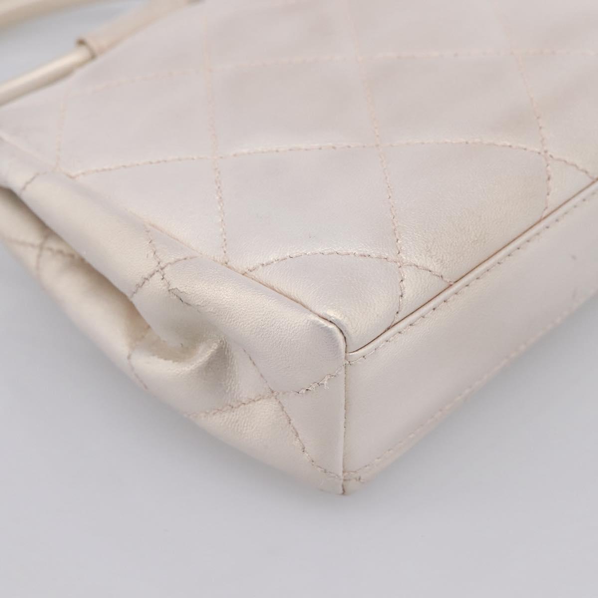 CHANEL Matelasse Hand Bag Leather White CC Auth 196360M