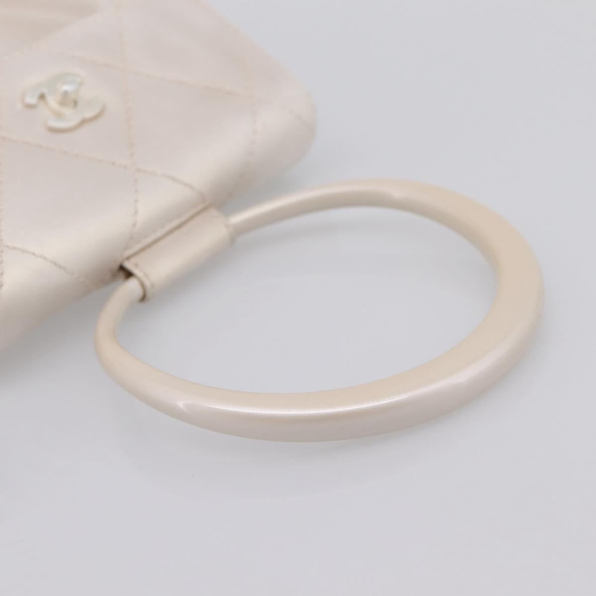 CHANEL Matelasse Hand Bag Leather White CC Auth 196360M