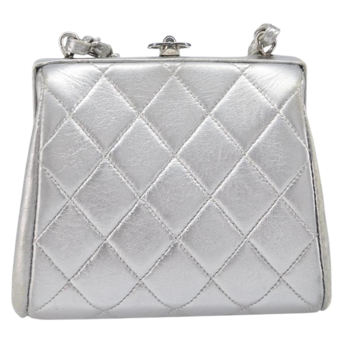 CHANEL Chain Shoulder Pouch Matelasse Leather Silver CC Auth 197202A