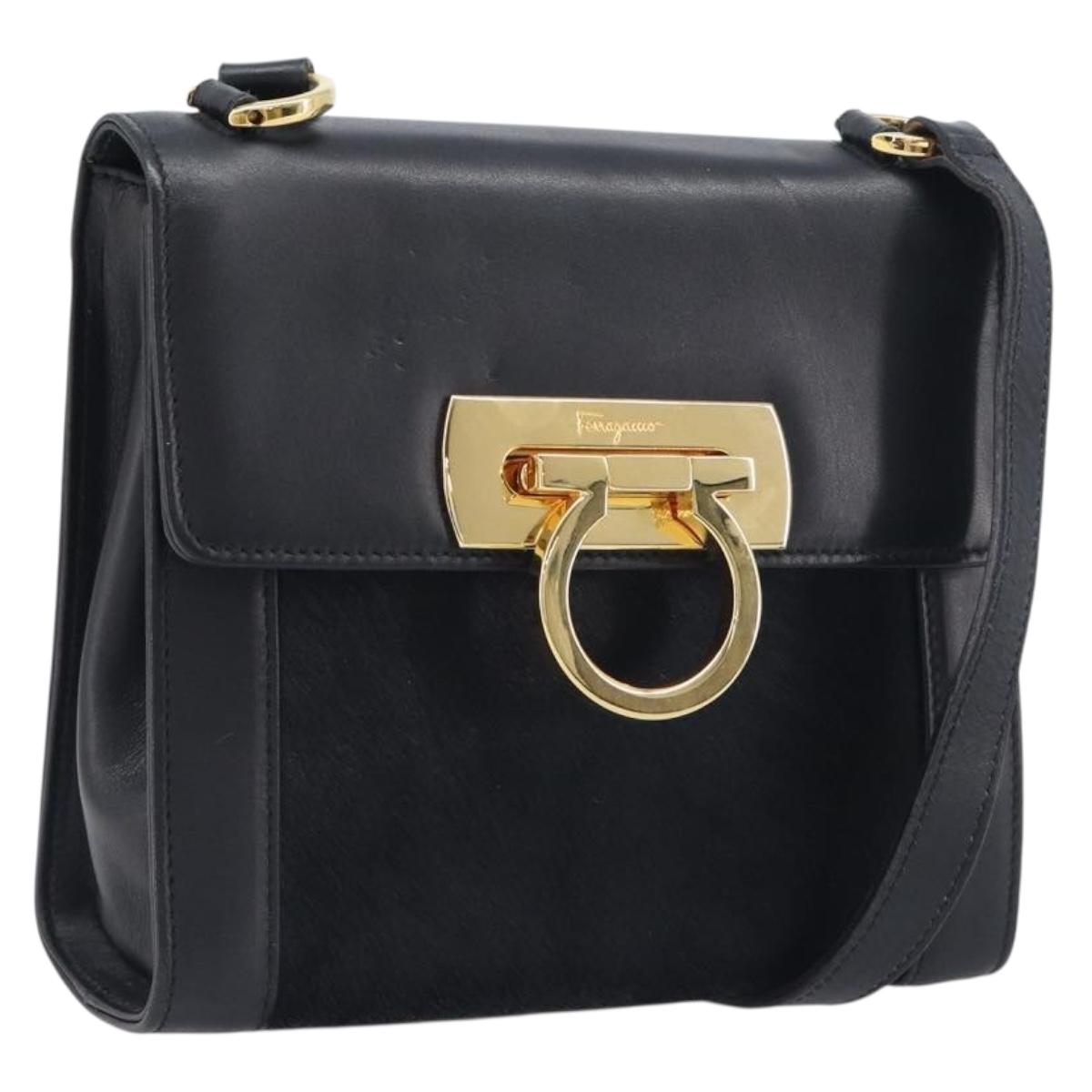 Salvatore Ferragamo Gancini Shoulder Bag Harako leather Black Gold Auth 197468A