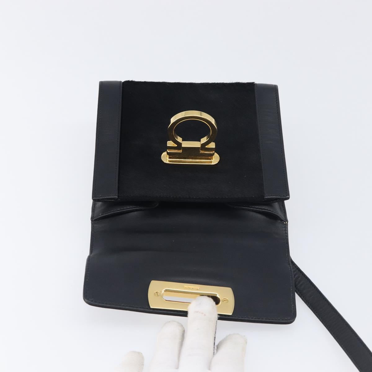 Salvatore Ferragamo Gancini Shoulder Bag Harako leather Black Gold Auth 197468A