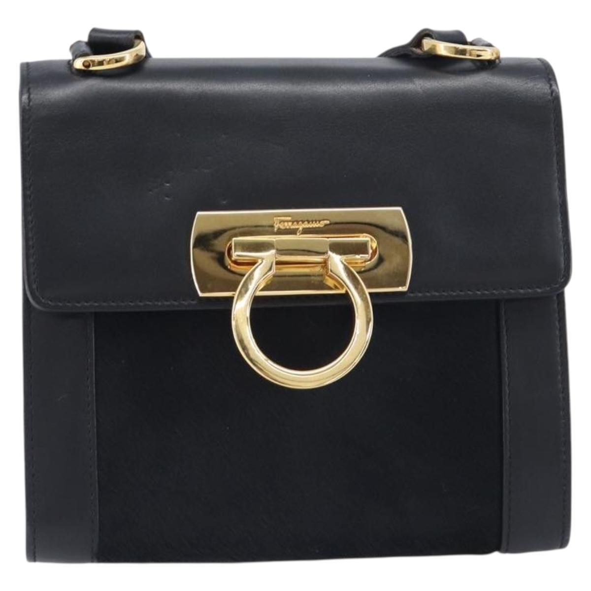 Salvatore Ferragamo Gancini Shoulder Bag Harako leather Black Gold Auth 197468A