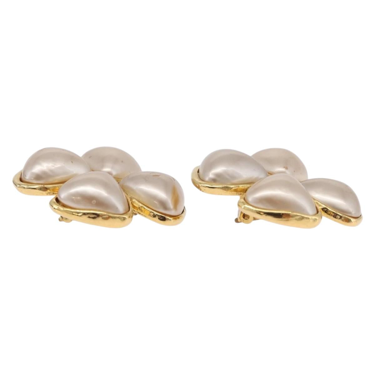 CHANEL Pearl Earring Metal Gold Tone CC Auth 197929