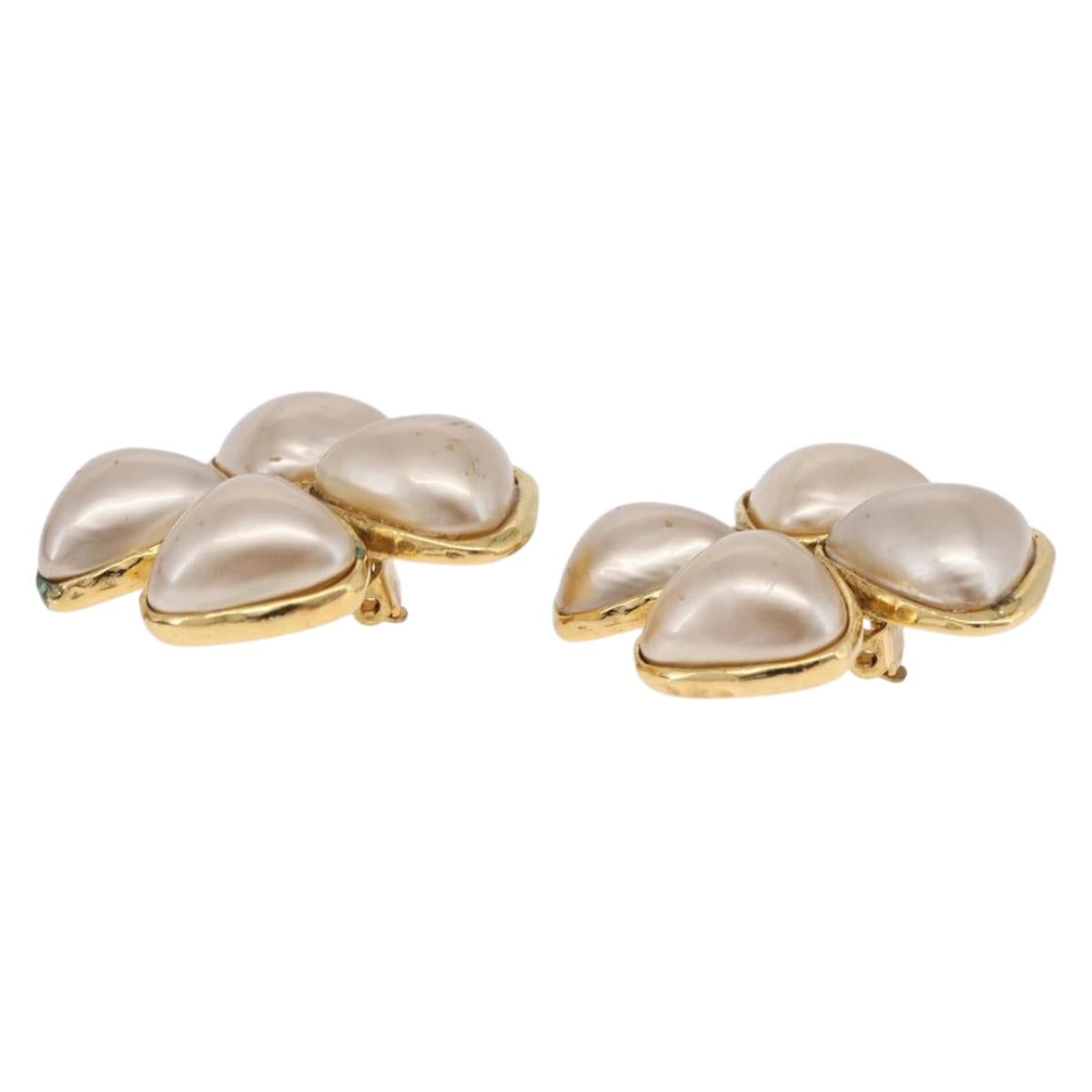 CHANEL Pearl Earring Metal Gold Tone CC Auth 197929