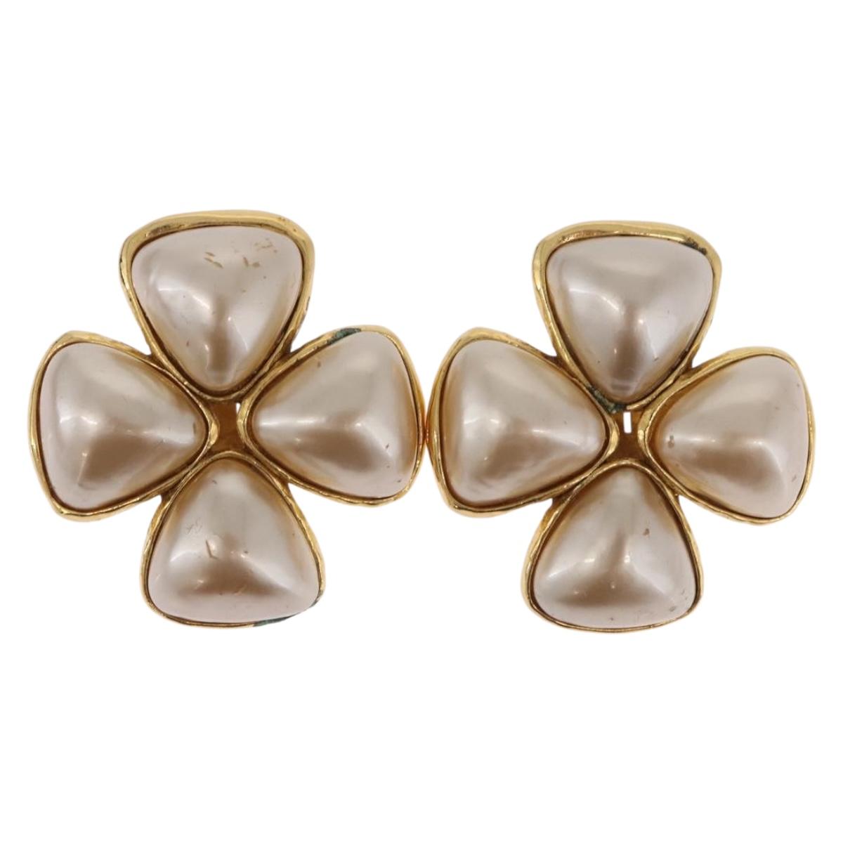 CHANEL Pearl Earring Metal Gold Tone CC Auth 197929