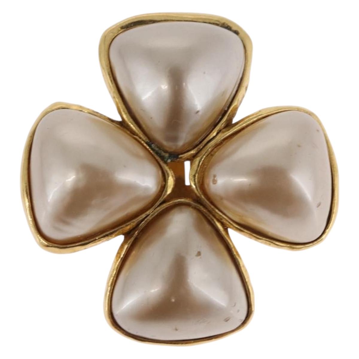 CHANEL Pearl Earring Metal Gold Tone CC Auth 197929