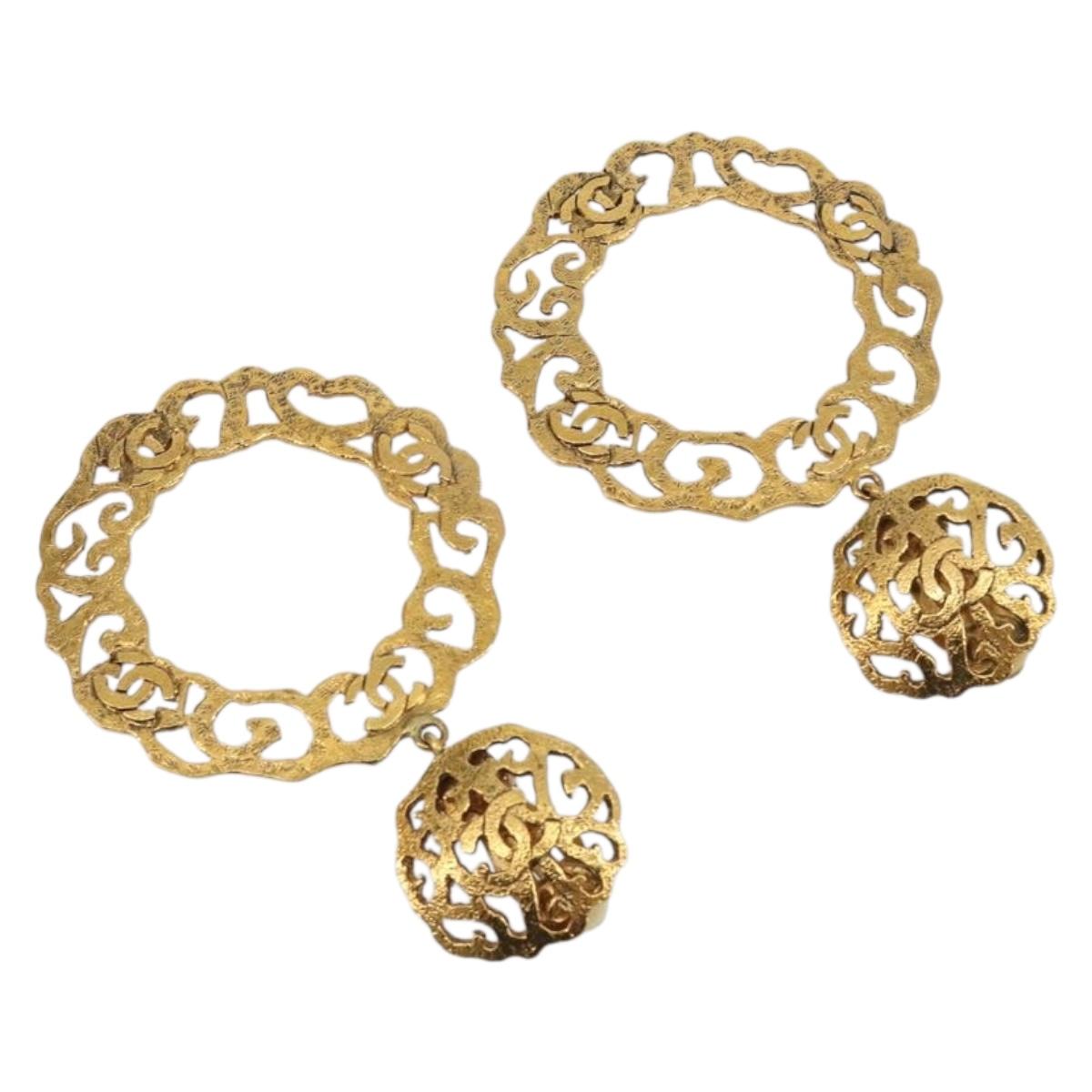 CHANEL Pierce Metal Gold Tone CC Auth 198818V