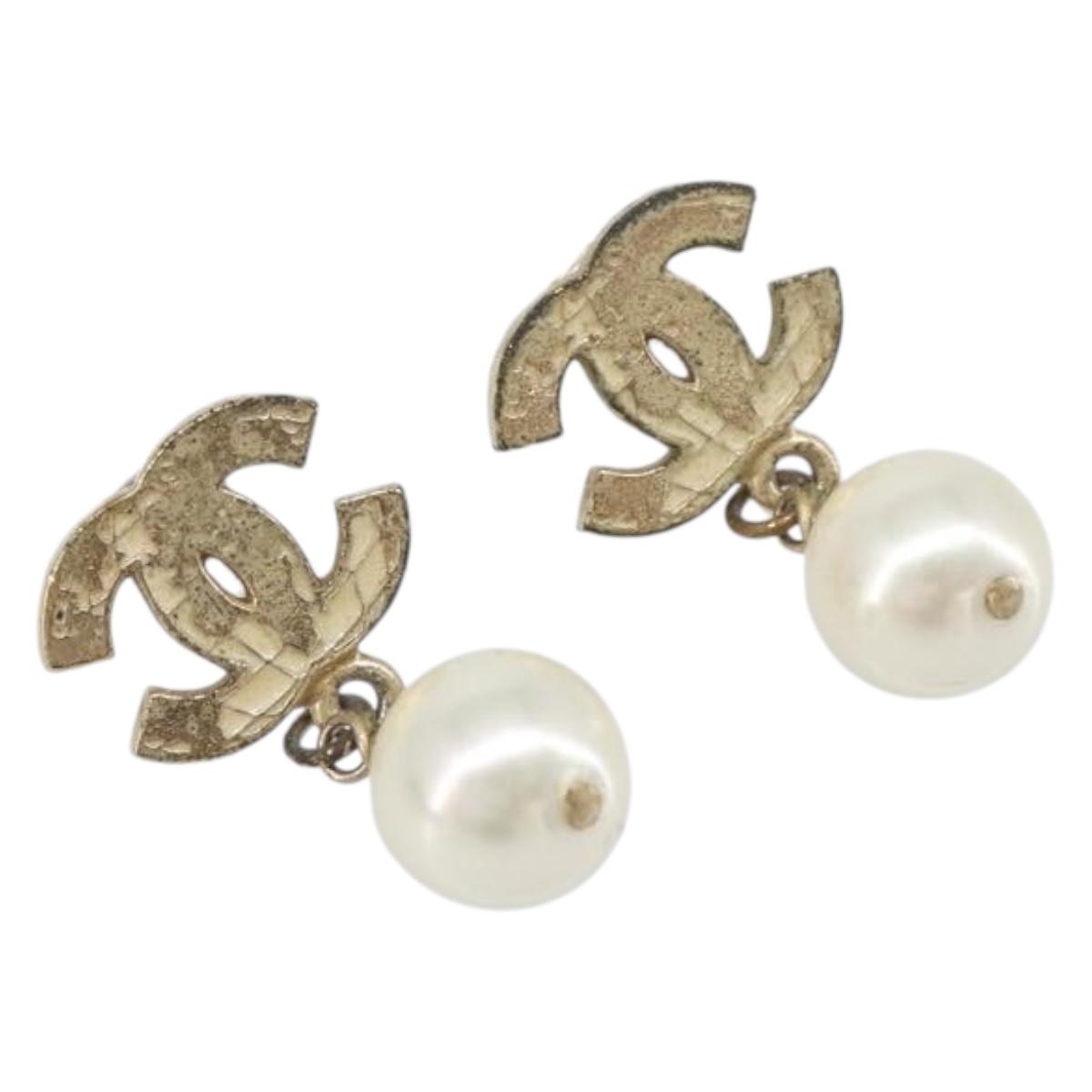 CHANEL Pierce metal Gold Tone CC Auth 198821